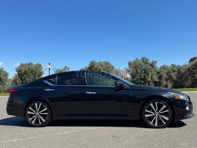 Nissan Altima-4