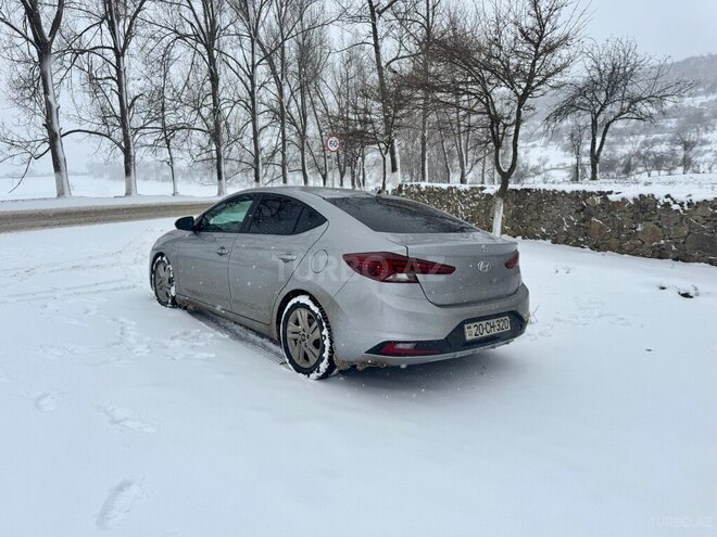 Hyundai Elantra-18