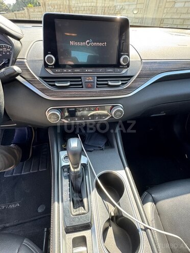 Nissan Altima-10