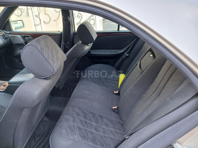 Mercedes E 230-3