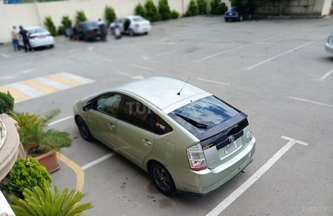 Toyota Prius-5