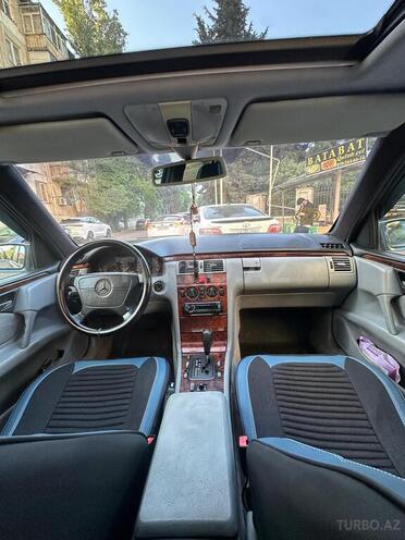 Mercedes E 240-6