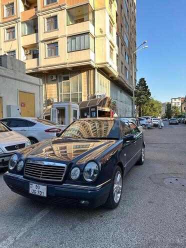 Mercedes E 240-2