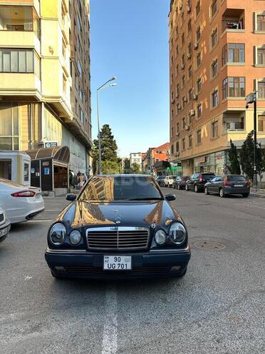 Mercedes E 240-3