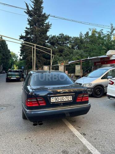 Mercedes E 240-4