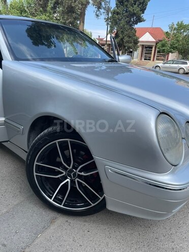 Mercedes E 240-5