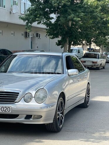 Mercedes E 240-3