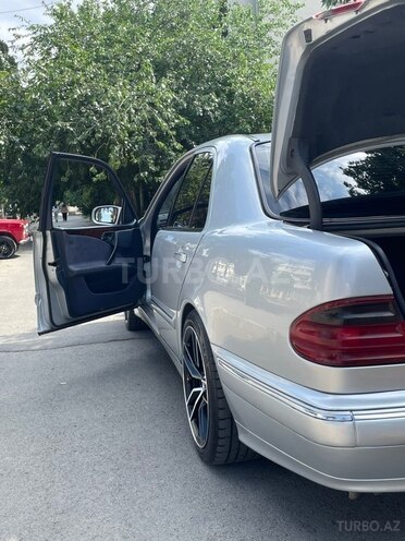 Mercedes E 240-12