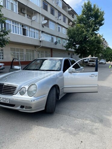 Mercedes E 240-6