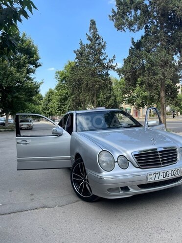 Mercedes E 240-4