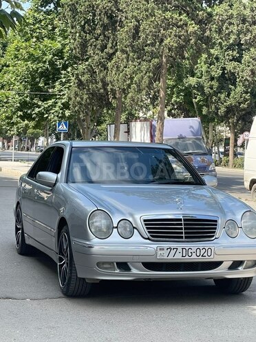 Mercedes E 240-1