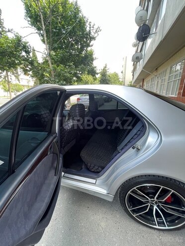Mercedes E 240-16