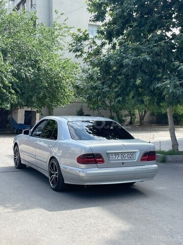 Mercedes E 240-10