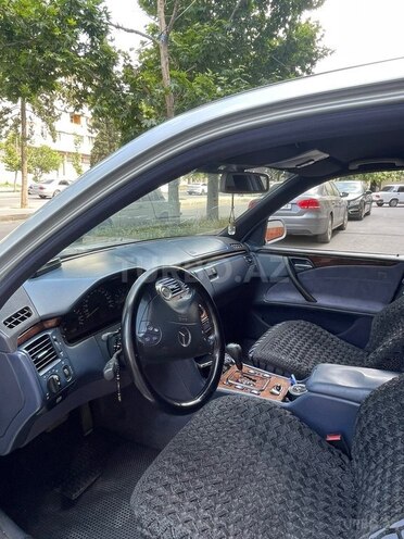 Mercedes E 240-14