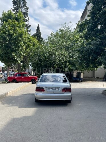 Mercedes E 240-13