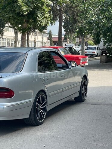 Mercedes E 240-8