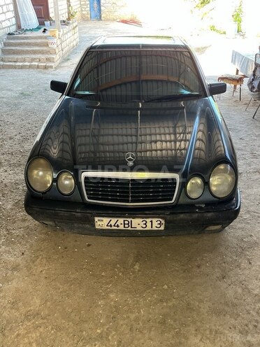 Mercedes E 200-1
