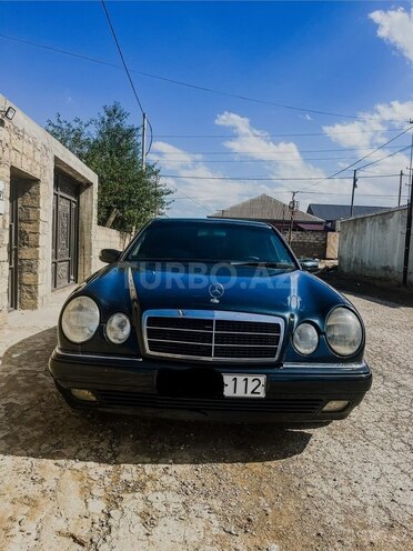 Mercedes E 230-1