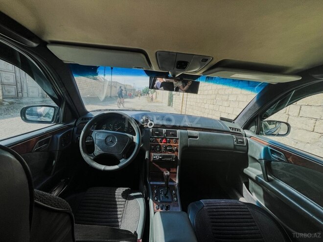 Mercedes E 230-6