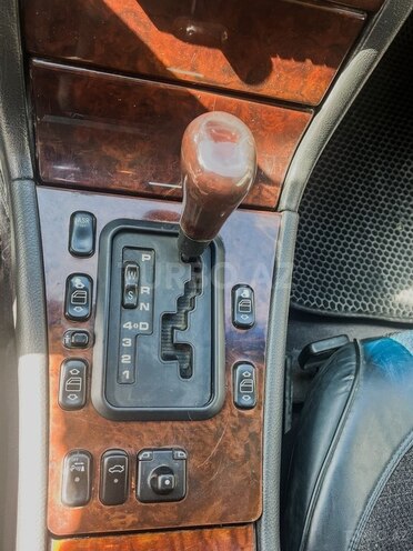 Mercedes E 230-10