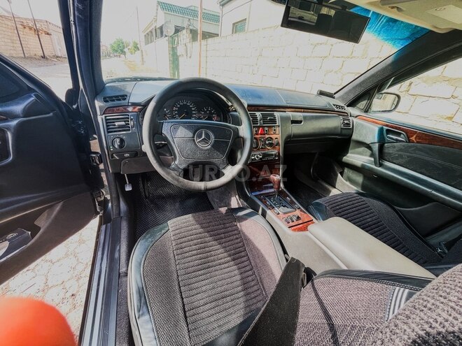 Mercedes E 230-7