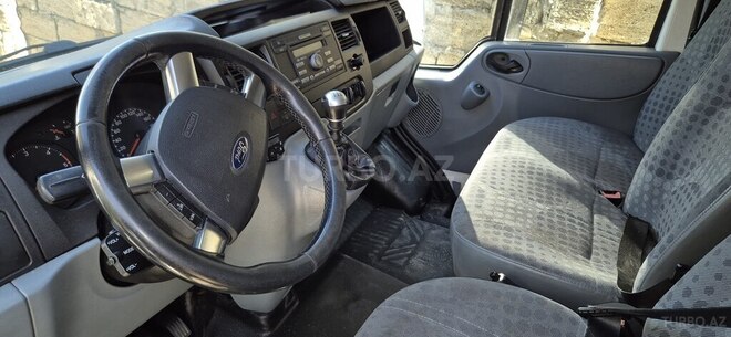 Ford Transit-5