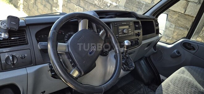 Ford Transit-4