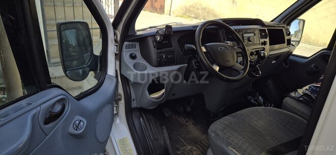 Ford Transit-8