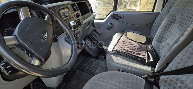 Ford Transit-6