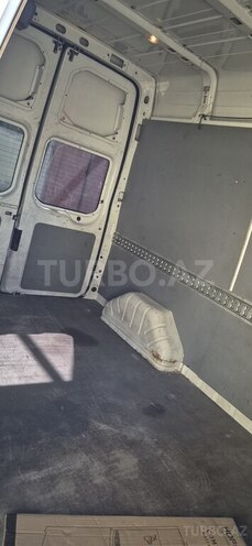 Ford Transit-10