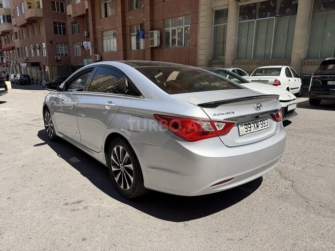 Hyundai Sonata-2