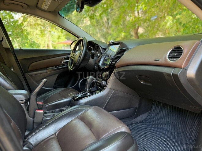 Chevrolet Cruze-14