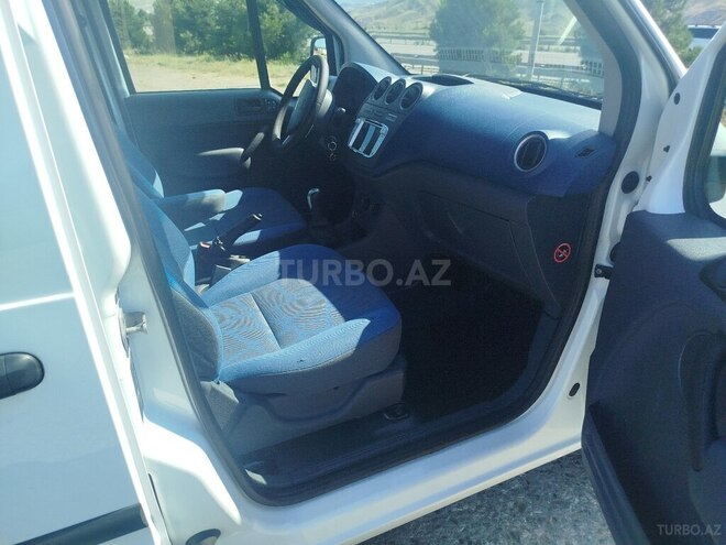 Ford Transit Connect-12