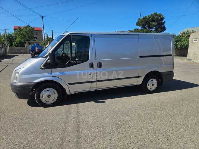 Ford Transit-6