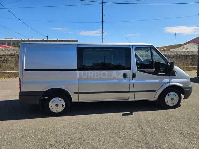 Ford Transit-13