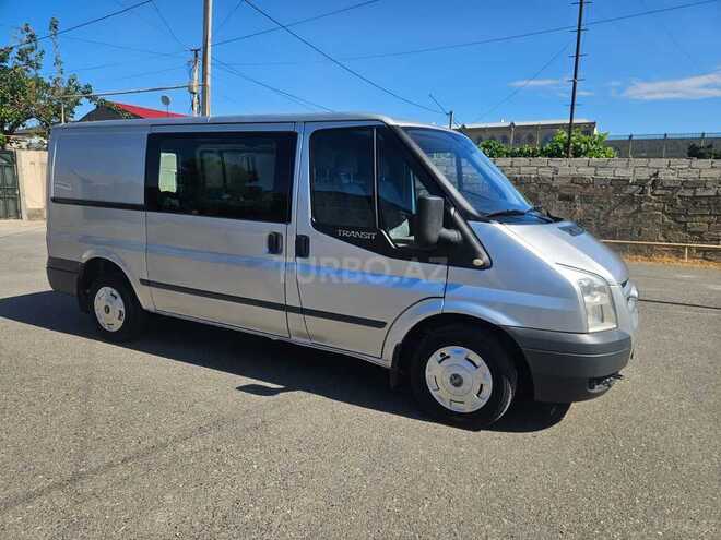 Ford Transit-10