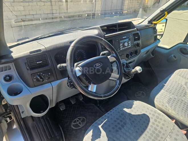 Ford Transit-8