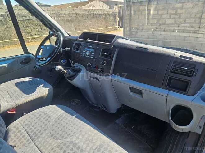 Ford Transit-7