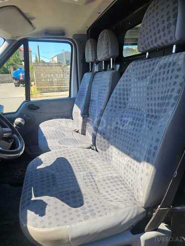Ford Transit-11
