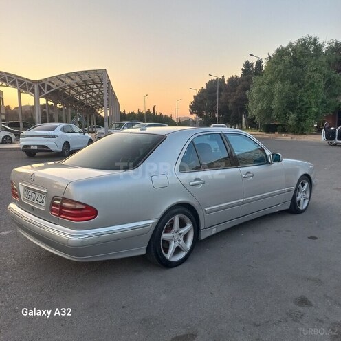 Mercedes E 240-3