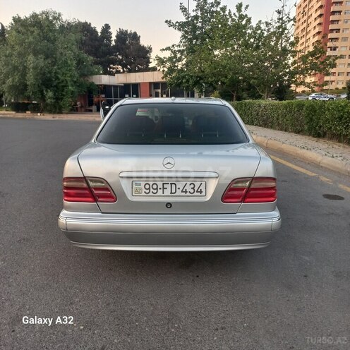 Mercedes E 240-5