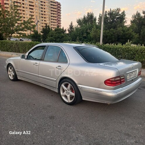 Mercedes E 240-6