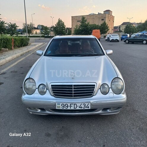 Mercedes E 240-1