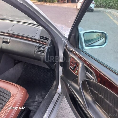 Mercedes E 240-8