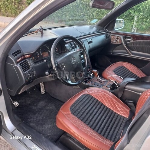Mercedes E 240-15