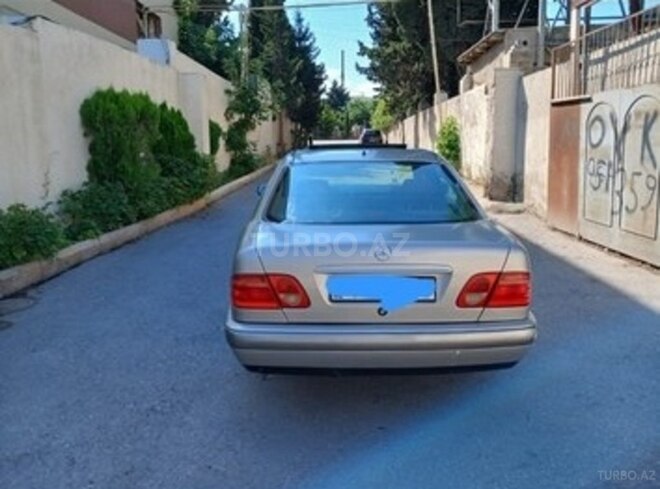 Mercedes E 230-5