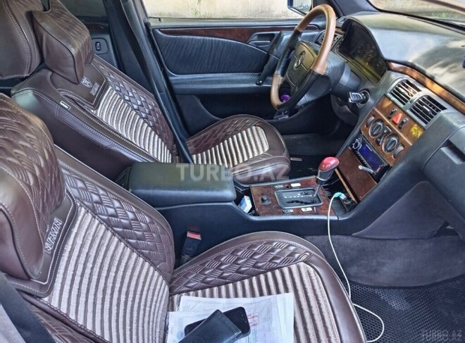 Mercedes E 200-10