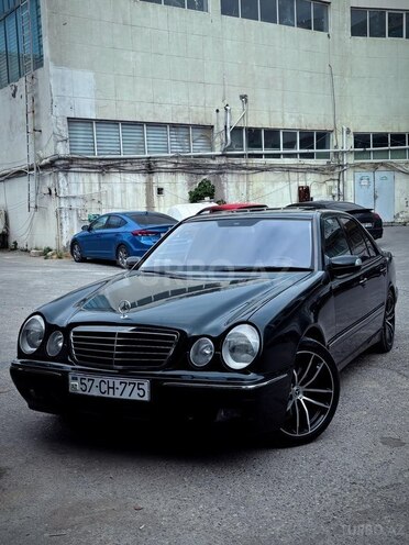 Mercedes E 280-1