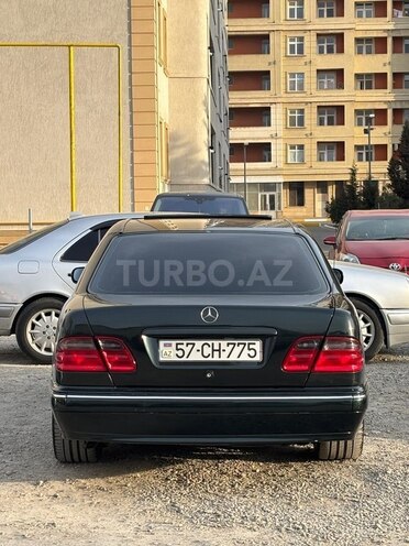 Mercedes E 280-10