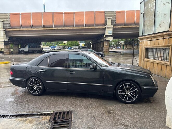 Mercedes E 280-8
